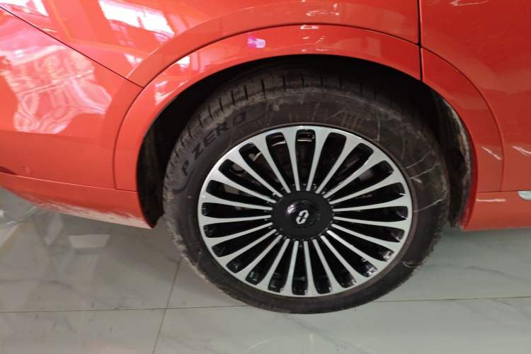 Used Hima AITO M9 2024 All-Electric Ultra Version 100 kWh 5-Seater Model Right Rear Wheel Hub