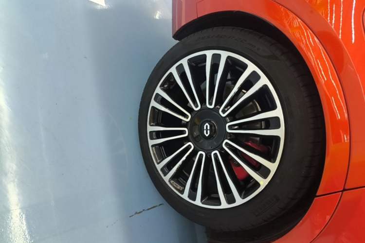 Used Hima AITO M9 2024 Range-Extended Ultra Version 52 kWh 5-Seater Model Right Rear Wheel Hub