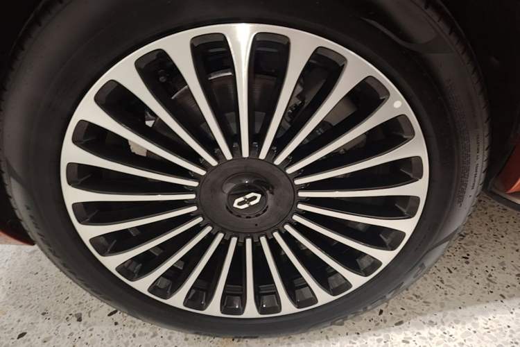 Used Hima AITO M9 2024 Range-Extended Max Edition 42 kWh 6-Seater Version Right Rear Wheel Hub