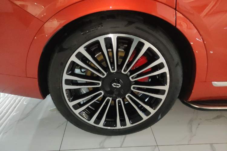 Used Hima AITO M9 2024 Range-Extended Ultra Version 42 kWh 6-Seater Model Right Rear Wheel Hub