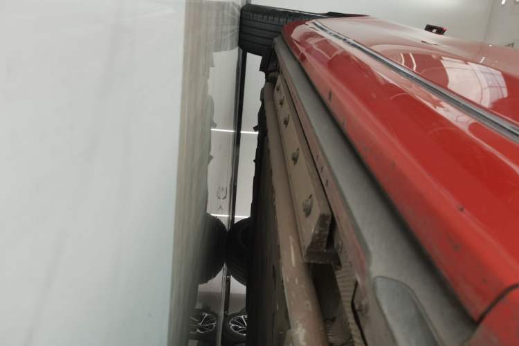 Used Hima AITO M9 2024 Range-Extended Ultra Version 42 kWh 6-Seater Model Right Side Sill