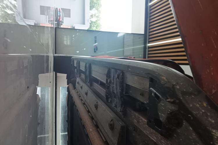 Used Hima AITO M9 2024 Range-Extended Ultra Version 42 kWh 6-Seater Model Right Side Sill