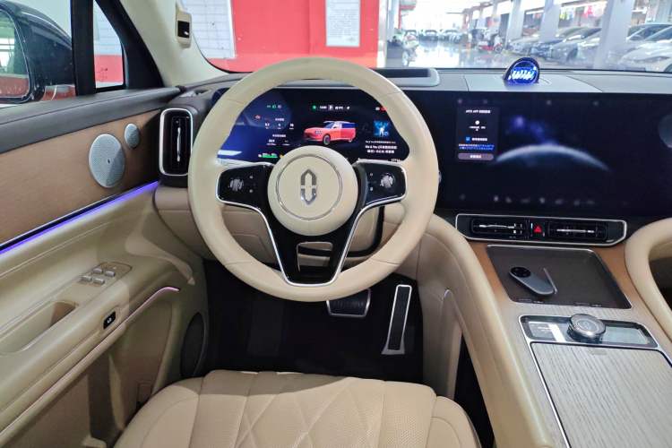 Used Hima AITO M9 2024 Range-Extended Ultra Version 52 kWh 5-Seater Model Steering Wheel