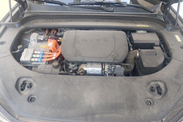 Used Hima AITO M9 2024 Range-Extended Ultra Version 42 kWh 6-Seater Model Engine Bay