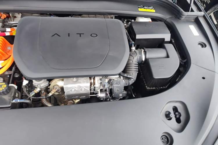 Used Hima AITO M9 2024 Range-Extended Ultra Version 52 kWh 5-Seater Model Engine Bay Left