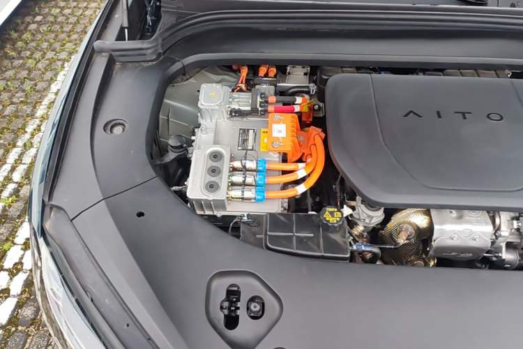 Used Hima AITO M9 2024 Range-Extended Ultra Version 52 kWh 5-Seater Model Engine Bay Right