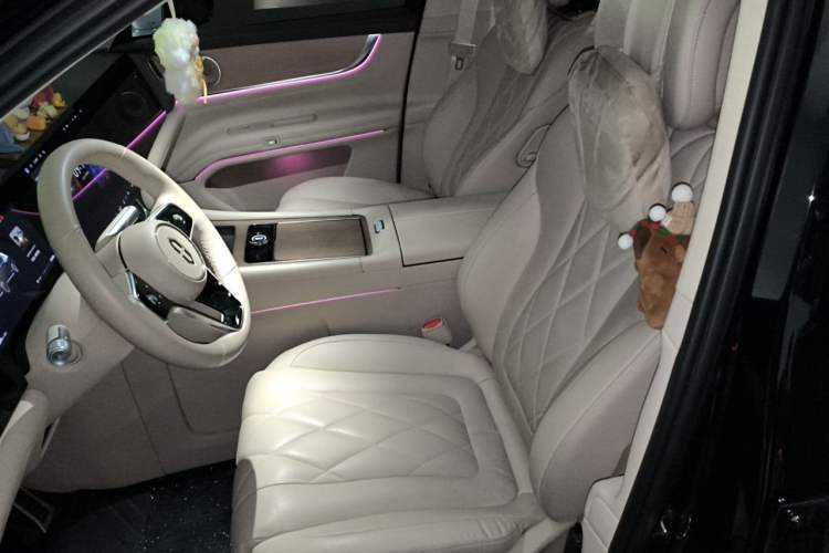 Used Hima AITO M9 2024 All-Electric Ultra Version 100 kWh 6-Seater Model Left Front Seat