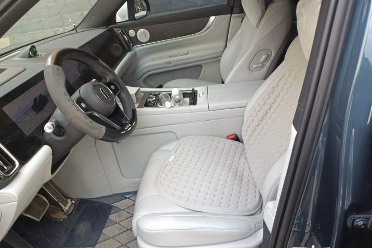 Used Hima AITO M9 2024 Range-Extended Ultra Version 42 kWh 6-Seater Model Left Front Seat