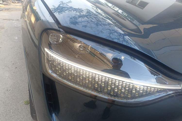 Used Hima AITO M9 2024 Range-Extended Ultra Version 42 kWh 6-Seater Model Right Front Headlight