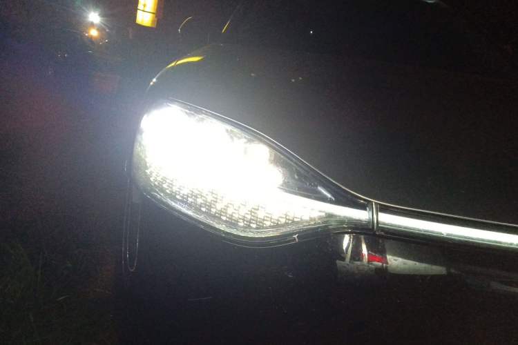 Used Hima AITO M9 2024 All-Electric Ultra Version 100 kWh 6-Seater Model Right Front Headlight