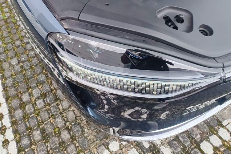 Used Hima AITO M9 2024 Range-Extended Ultra Version 52 kWh 5-Seater Model Right Front Headlight