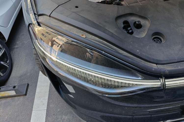 Used Hima AITO M9 2024 Range-Extended Max Edition 42 kWh 6-Seater Version Right Front Headlight