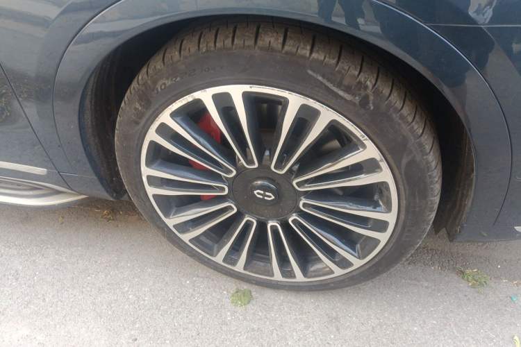 Used Hima AITO M9 2024 Range-Extended Ultra Version 42 kWh 6-Seater Model Right Front Wheel Hub