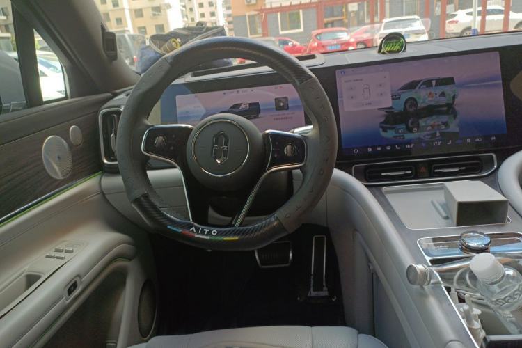 Used Hima AITO M9 2024 Range-Extended Ultra Version 42 kWh 6-Seater Model Steering Wheel