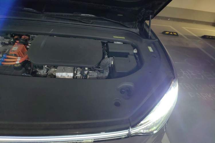 Used Hima AITO M9 2024 Range-Extended Ultra Version 52 kWh 6-Seater Model Engine Bay Left