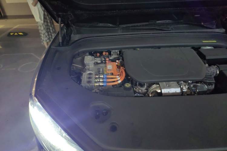Used Hima AITO M9 2024 Range-Extended Ultra Version 52 kWh 6-Seater Model Engine Bay Right