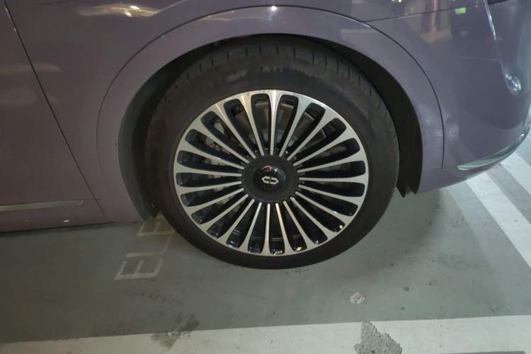 Used Hima AITO M9 2024 Range-Extended Ultra Version 52 kWh 6-Seater Model Right Front Wheel Hub