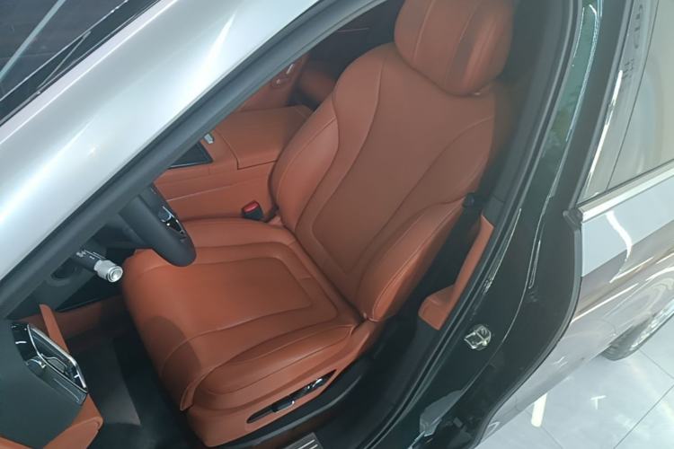 Used Hima AITO M9 2024 Range-Extended Ultra Version 52 kWh 6-Seater Model Left Front Seat