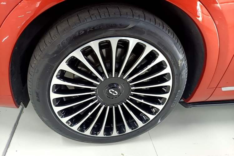 Used Hima AITO M9 2024 Range-Extended Ultra Version 52 kWh 6-Seater Model Left Front Wheel Hub