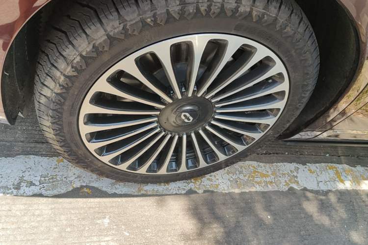 Used Hima AITO M9 2024 Range-Extended Max Edition 42 kWh 5-Seater Version Left Front Wheel Hub