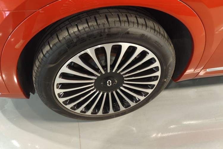 Used Hima AITO M9 2024 All-Electric Ultra Version 100 kWh 5-Seater Model Left Front Wheel Hub