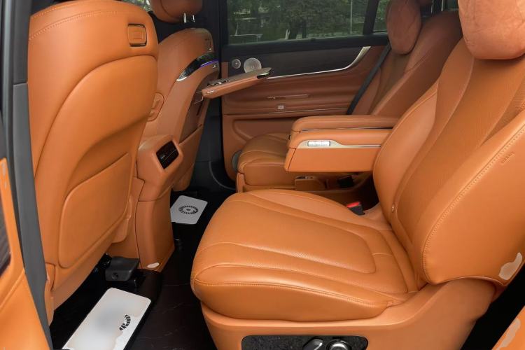 Used Hima AITO M9 2024 Range-Extended Ultra Version 42 kWh 6-Seater Model Left Rear Seat