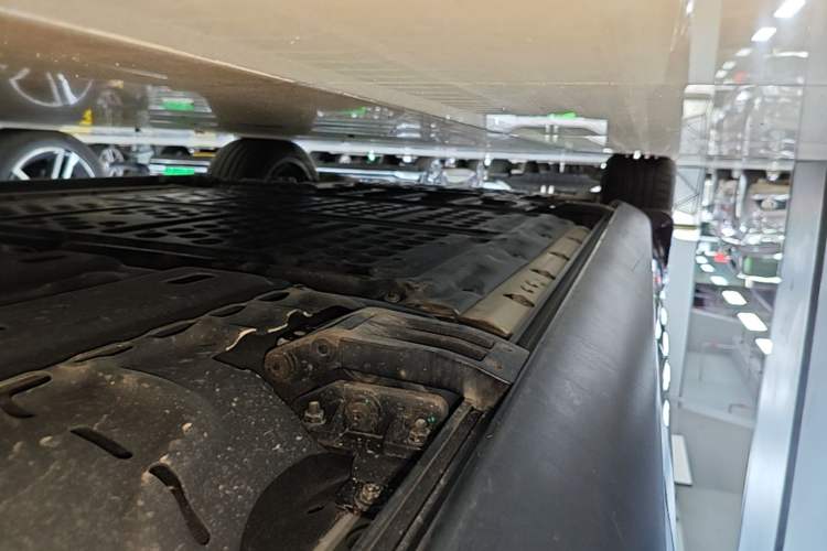 Used Hima AITO M9 2024 Range-Extended Ultra Version 42 kWh 6-Seater Model Left Side Sill