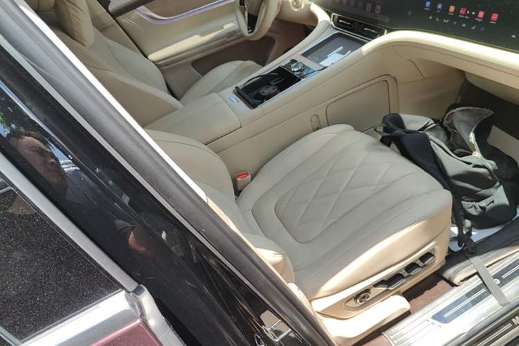 Used Hima AITO M9 2024 Range-Extended Max Edition 42 kWh 5-Seater Version Right Front Seat
