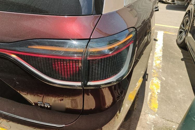 Used Hima AITO M9 2024 Range-Extended Max Edition 42 kWh 5-Seater Version Right Rear Taillight