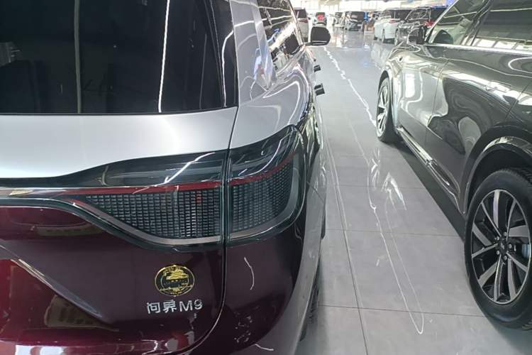 Used Hima AITO M9 2024 Range-Extended Ultra Version 52 kWh 6-Seater Model Right Rear Taillight