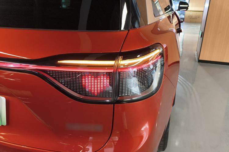 Used Hima AITO M9 2024 All-Electric Ultra Version 100 kWh 5-Seater Model Right Rear Taillight