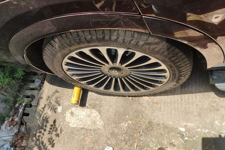Used Hima AITO M9 2024 Range-Extended Max Edition 42 kWh 5-Seater Version Right Rear Wheel Hub