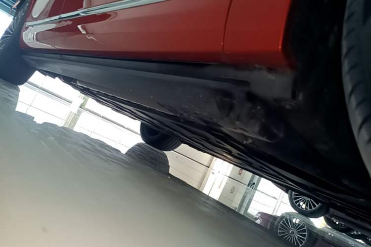 Used Hima AITO M9 2024 Range-Extended Ultra Version 52 kWh 6-Seater Model Right Side Sill