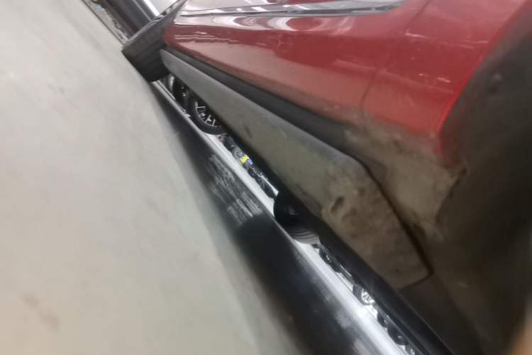 Used Hima AITO M9 2024 Range-Extended Ultra Version 52 kWh 5-Seater Model Right Side Sill