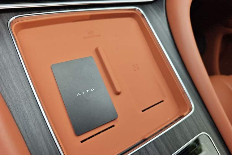 Used Hima AITO M9 2024 All-Electric Ultra Version 100 kWh 6-Seater Model Vehicle Key