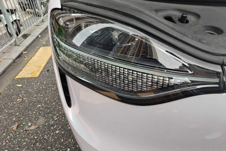 Used Hima AITO M9 2024 All-Electric Ultra Version 100 kWh 6-Seater Model Right Front Headlight