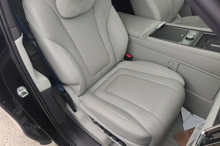 Used Hima AITO M9 2024 All-Electric Ultra Version 100 kWh 6-Seater Model Right Front Seat