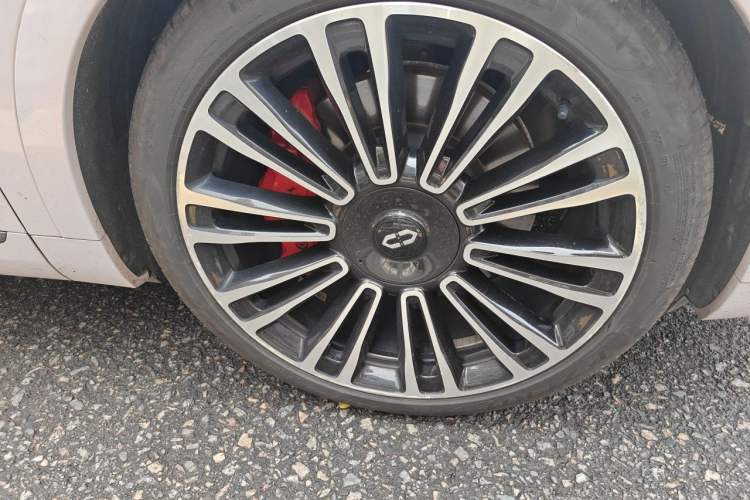 Used Hima AITO M9 2024 All-Electric Ultra Version 100 kWh 6-Seater Model Right Front Wheel Hub
