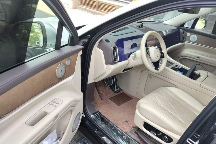 Used Hima AITO M9 2024 Range-Extended Ultra Version 42 kWh 6-Seater Model Driver Seat