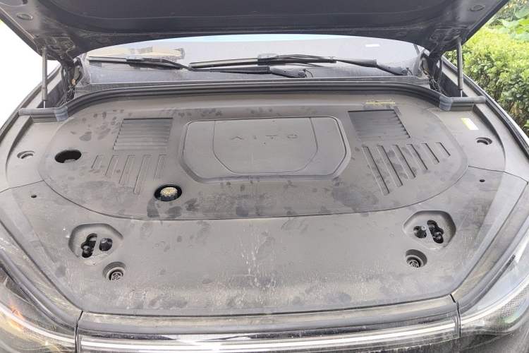 Used Hima AITO M9 2024 Range-Extended Ultra Version 42 kWh 6-Seater Model Engine Bay