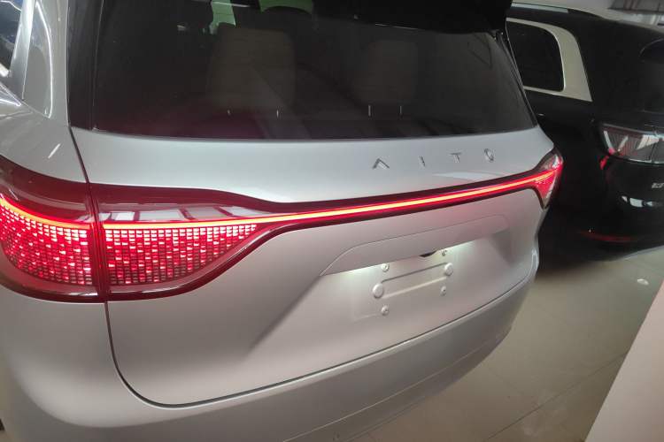 Used Hima AITO M9 2024 All-Electric Max Version 100 kWh 6-Seater Exterior 4