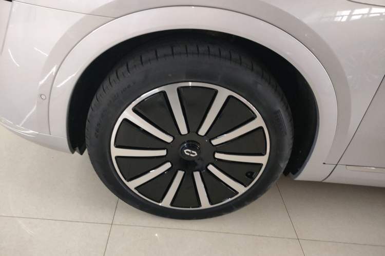 Used Hima AITO M9 2024 All-Electric Max Version 100 kWh 6-Seater Exterior 7