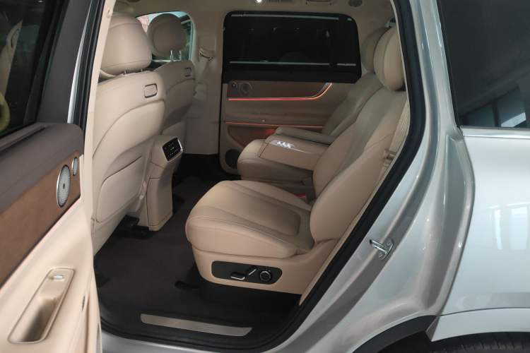 Used Hima AITO M9 2024 All-Electric Max Version 100 kWh 6-Seater Interior 4