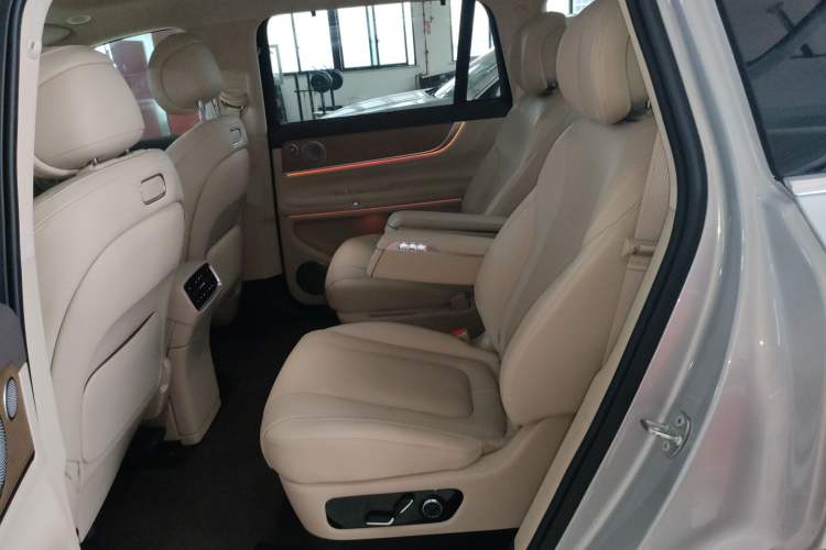 Used Hima AITO M9 2024 All-Electric Max Version 100 kWh 6-Seater Interior 4