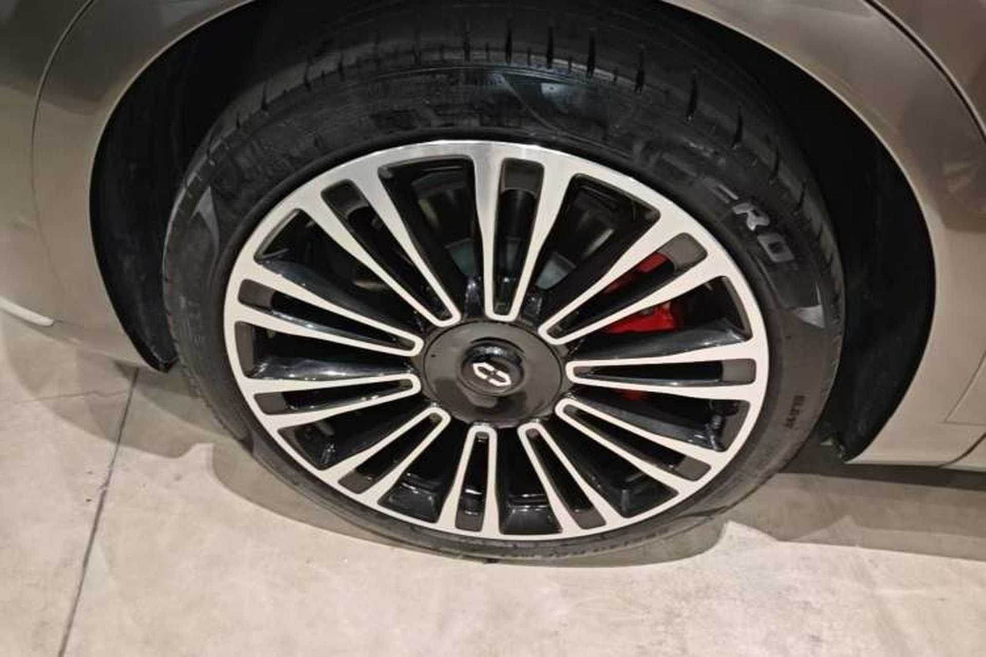 Used Hima AITO M9 2024 Range-Extended Ultra Version 42 kWh 6-Seater Model Left Front Wheel Hub