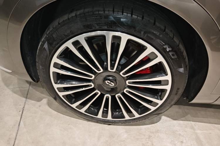 Used Hima AITO M9 2024 Range-Extended Ultra Version 42 kWh 6-Seater Model Left Front Wheel Hub