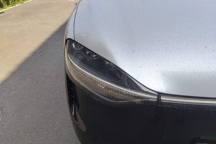 Used Hima AITO M9 2024 Range-Extended Ultra Version 42 kWh 6-Seater Model Right Front Headlight