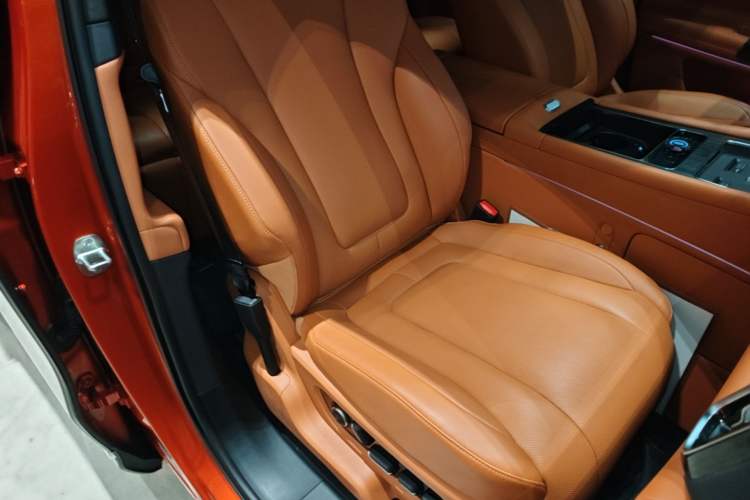 Used Hima AITO M9 2024 Range-Extended Ultra Version 42 kWh 6-Seater Model Right Front Seat