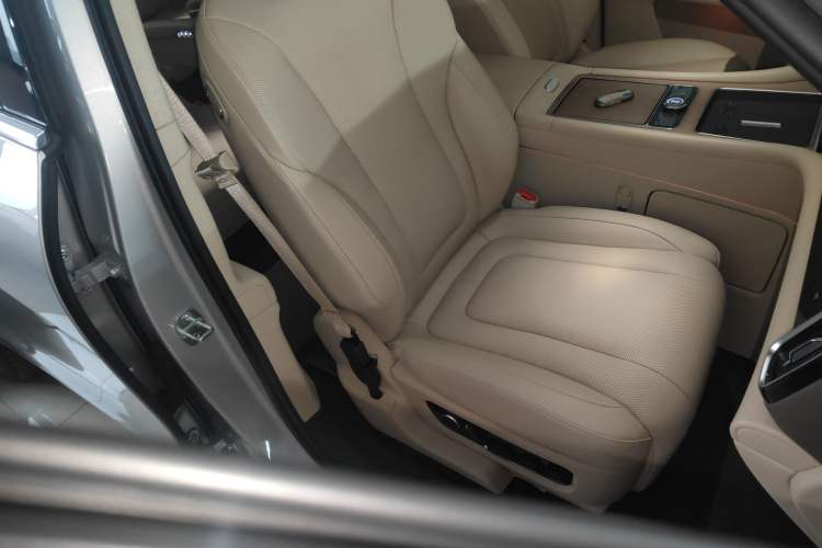 Used Hima AITO M9 2024 All-Electric Max Version 100 kWh 6-Seater Right Front Seat