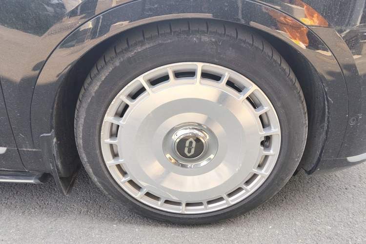 Used Hima AITO M9 2024 Range-Extended Ultra Version 42 kWh 6-Seater Model Right Front Wheel Hub